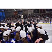 Minnesota Whitecaps celebrate an Isobel Cup win