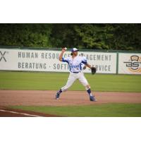 Team Israel shortstop Zach Penprase