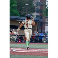 Mankato Habaneros center fielder Emma Lee
